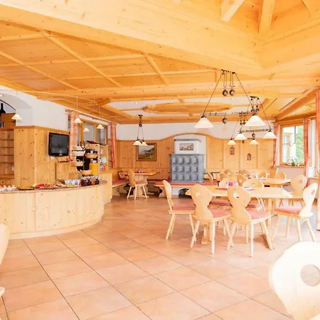 Pension Hanslhof Guest house