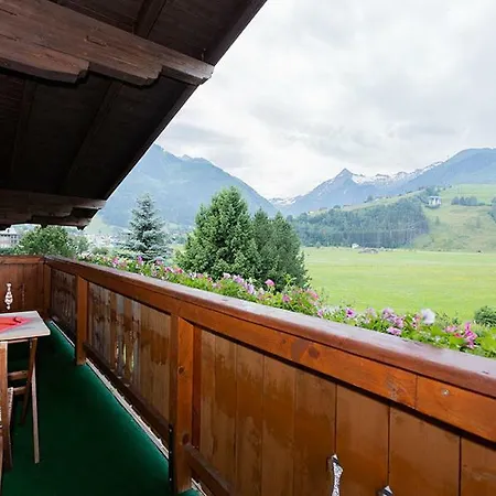 Pension Hanslhof Guest house
