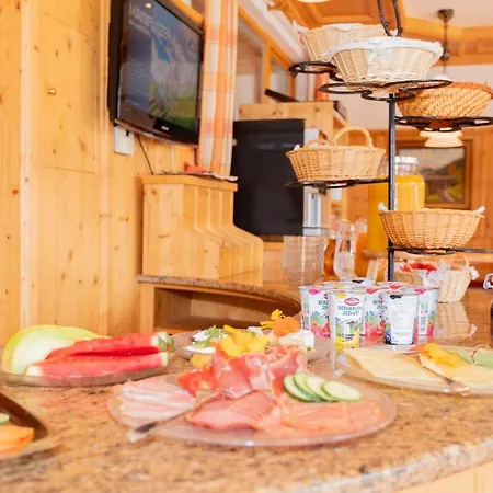 Pension Hanslhof Guest house